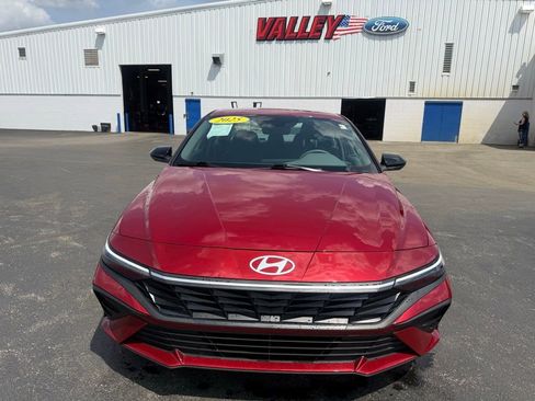 Used 2025 Hyundai Elantra Sport FWD image 8