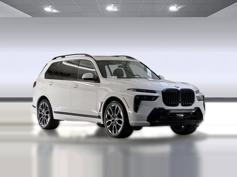 Used 2023 BMW X7 xDrive40i w/ M Sport Package AWD/4WD image 6
