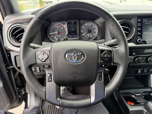Used 2021 Toyota Tacoma TRD Sport AWD/4WD image 12