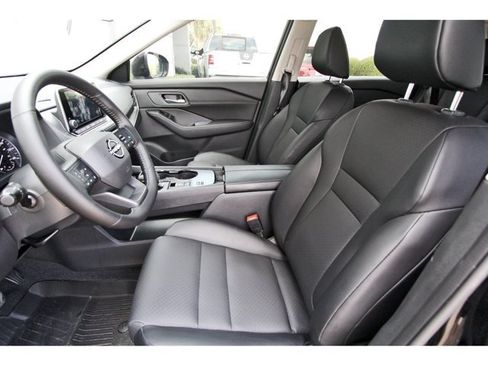 Certified 2026 Nissan Rogue Dark Armor FWD image 6