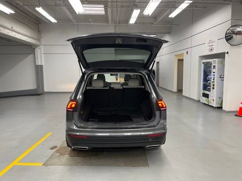Used 2019 Volkswagen Tiguan SE w/ Panoramic Sunroof Package AWD/4WD image 9