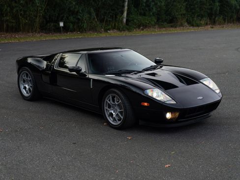 Used 2005 Ford GT RWD image 30