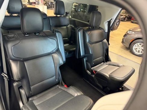 Used 2025 Ford Expedition Platinum AWD/4WD image 19