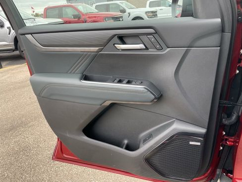 Used 2025 GMC Acadia AT4 w/ Luxury Package image 49