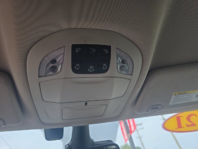Used 2021 Chrysler Pacifica Touring-L FWD image 32