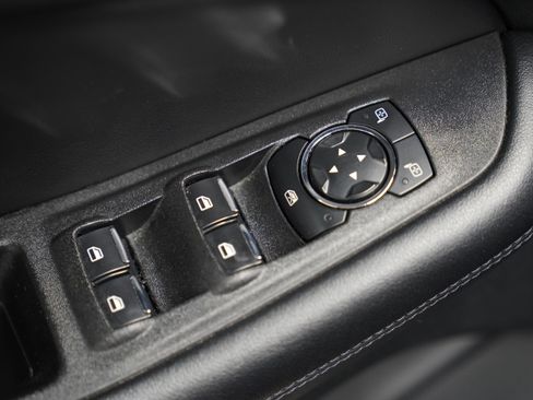 Used 2023 Ford Edge SEL image 17