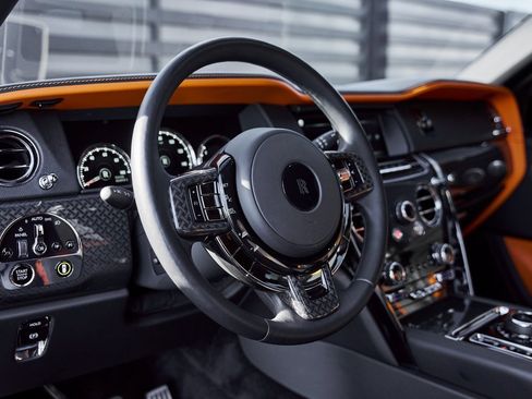 Used 2022 Rolls-Royce Cullinan Black Badge w/ Dark Exterior Package image 38