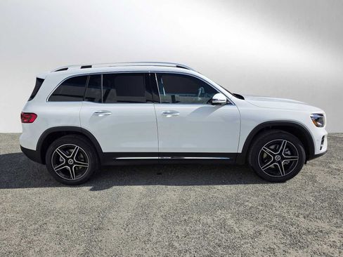 New 2026 Mercedes-Benz GLB 250 4MATIC image 2