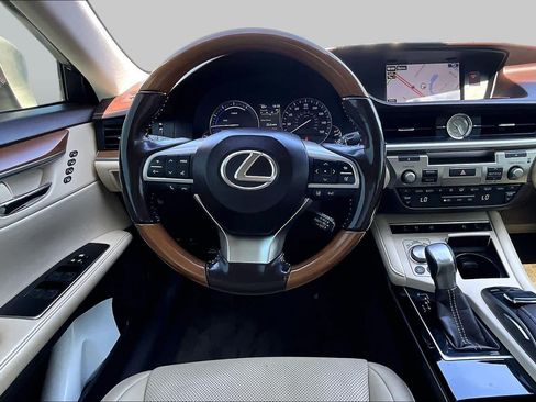 Used 2016 Lexus ES 300h w/ Navigation System Package FWD image 5
