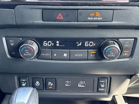 Used 2022 Nissan Frontier SV AWD/4WD image 15