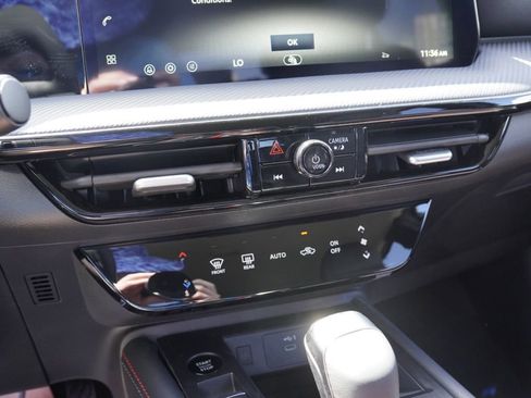 New 2026 Nissan Kicks SR FWD image 12