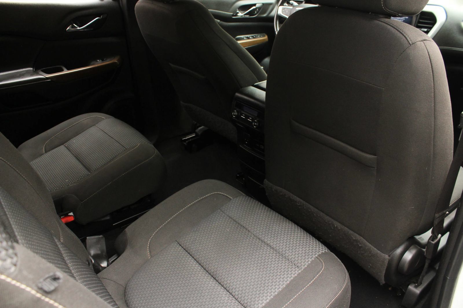 Used 2020 GMC Acadia SLE w/ Driver Convenience Package FWD image 24
