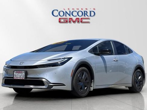 Used 2025 Toyota Prius Plug-In Hybrid FWD image 8