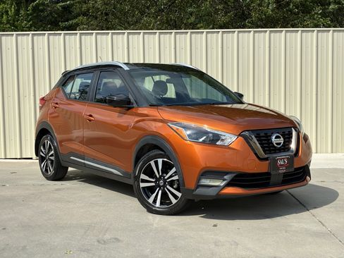 Used 2020 Nissan Kicks SR image 1