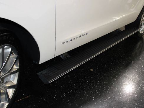 Used 2018 Ford Expedition Platinum RWD image 54