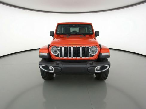 Used 2025 Jeep Wrangler Sahara image 2