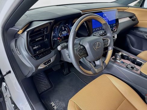 Used 2025 Lexus RX 350 Premium w/ Accessory Package (Z1) image 9
