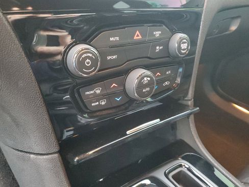 Certified 2020 Chrysler 300 S image 22