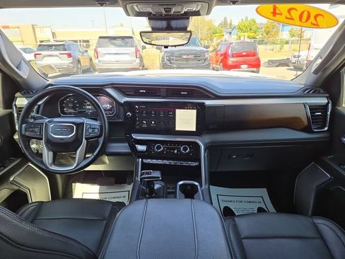Used 2024 GMC Sierra 1500 Denali w/ Technology Package AWD/4WD image 3