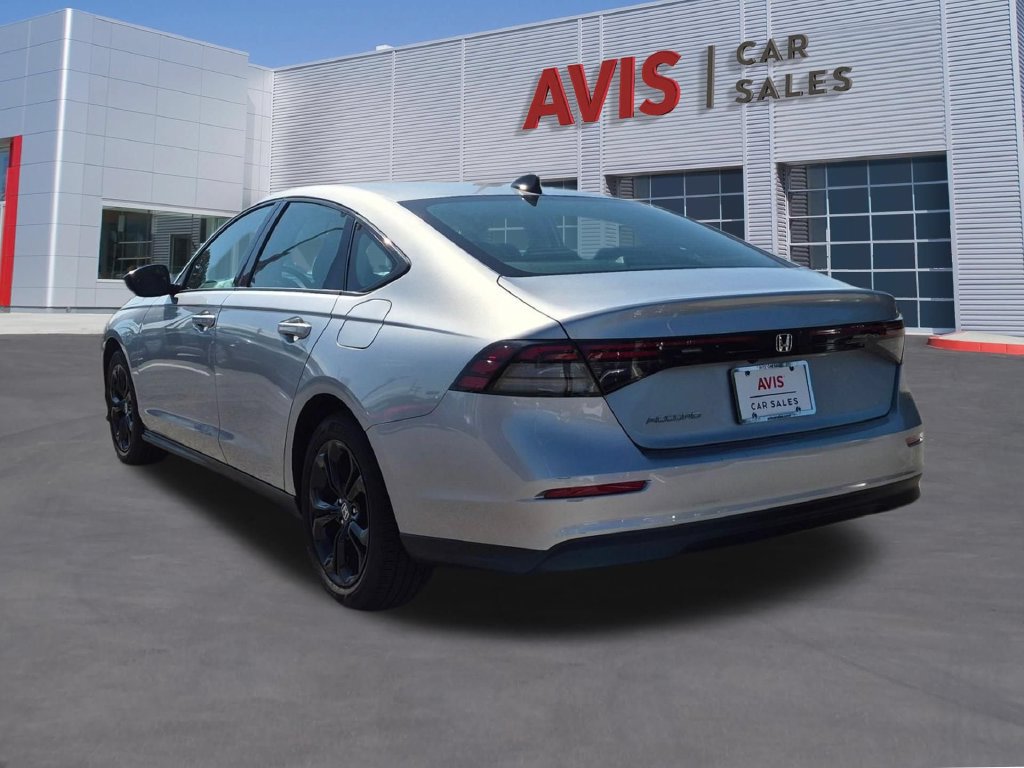 Used 2025 Honda Accord SE image 9