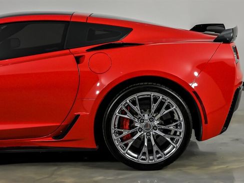 Used 2015 Chevrolet Corvette Z06 w/ Z07 Performance Package RWD image 9