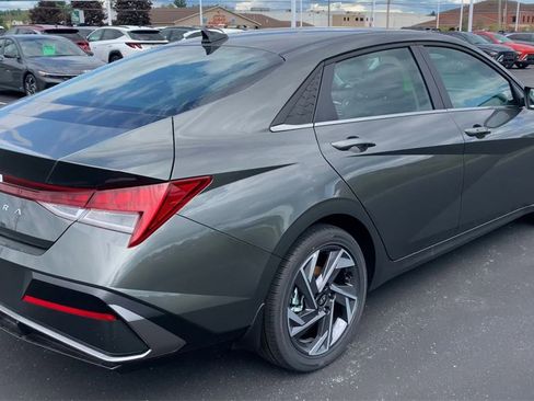 New 2025 Hyundai Elantra SEL image 8