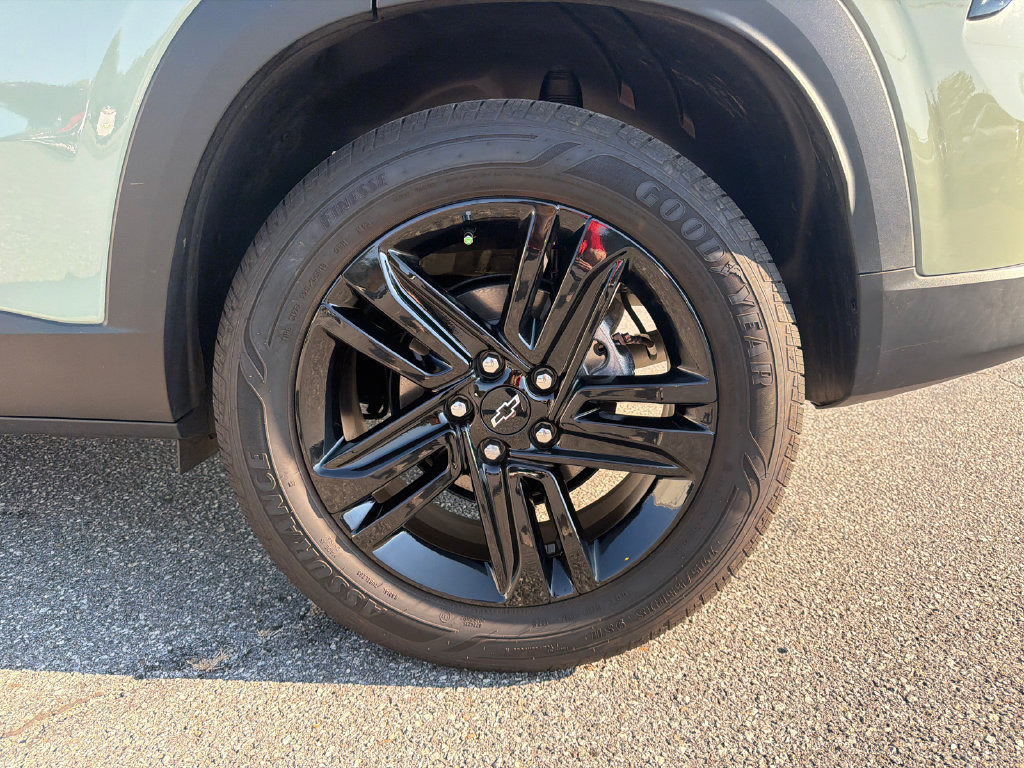 Used 2025 Chevrolet Trax ACTIV w/ Sunroof Package FWD image 19