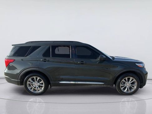 Used 2022 Ford Explorer XLT w/ Equipment Group 202A RWD image 2