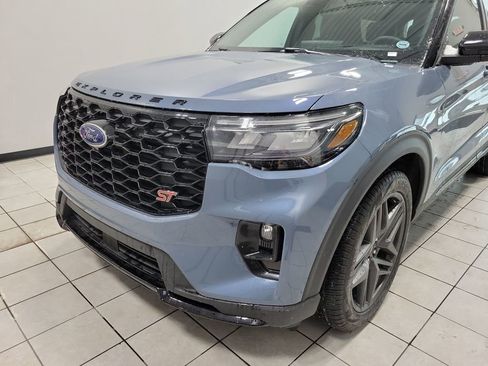 Used 2025 Ford Explorer ST image 29
