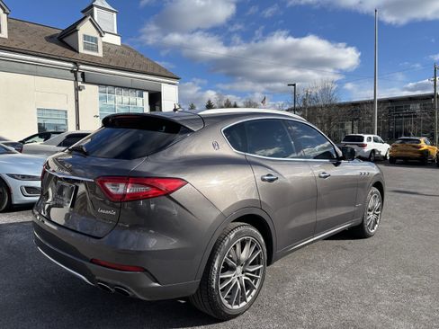 Used 2019 Maserati Levante S GranLusso image 5