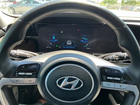Used 2023 Hyundai Elantra Limited FWD image 7