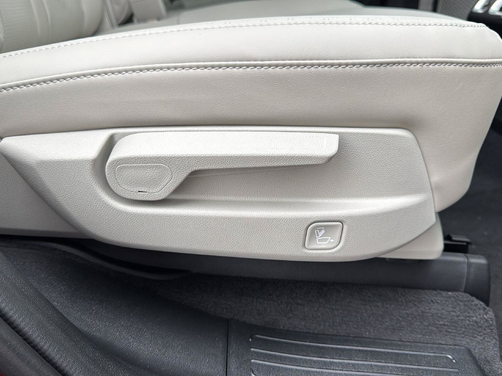 Used 2025 Kia Sorento S w/ Panoramic Sunroof Package FWD image 36
