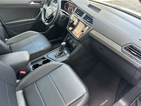 Used 2021 Volkswagen Tiguan SEL FWD image 16