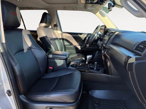 Used 2020 Toyota 4Runner 4WD image 12