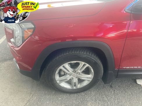 Used 2023 GMC Terrain SLE w/ Driver Convenience Package AWD/4WD image 2