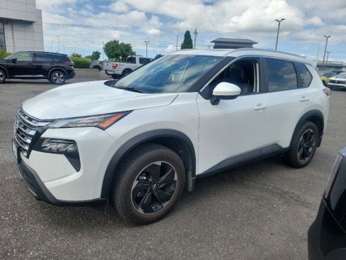 Used 2025 Nissan Rogue SV w/ SV Premium Package AWD/4WD image 2