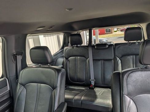 Used 2024 Jeep Wagoneer Series II AWD/4WD image 16