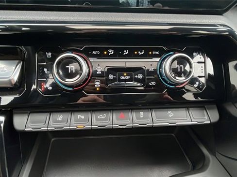 Used 2024 GMC Sierra 2500 AT4 w/ AT4 Preferred Package image 22