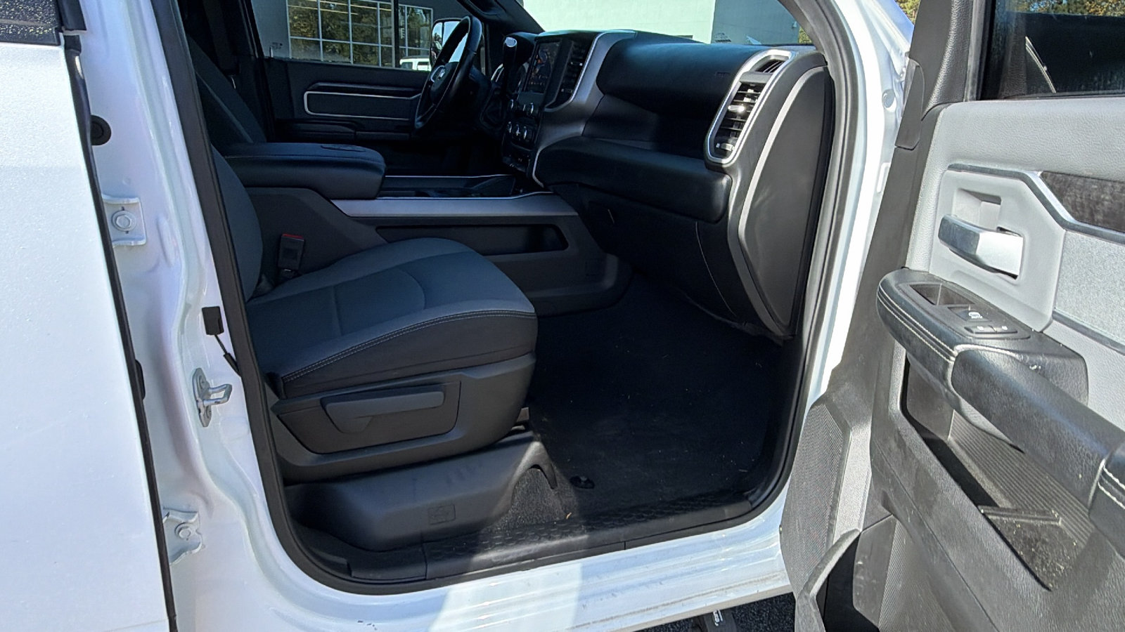 Used 2022 RAM 2500 Big Horn AWD/4WD image 18
