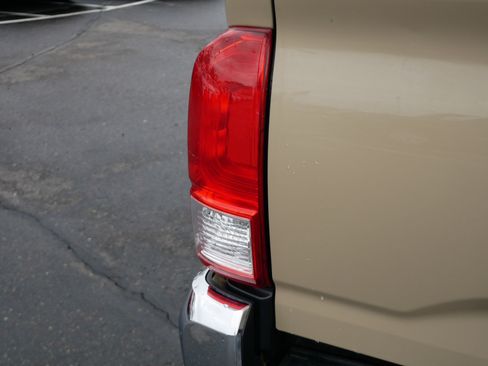 Used 2017 Toyota Tacoma TRD Off-Road w/ Tow Package (A/T) image 17