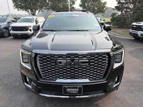 Used 2024 GMC Yukon XL Denali Ultimate AWD/4WD image 3
