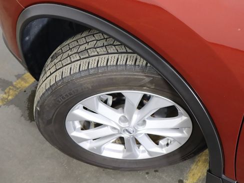 Used 2015 Nissan Rogue SV w/ SV Premium Package FWD image 37