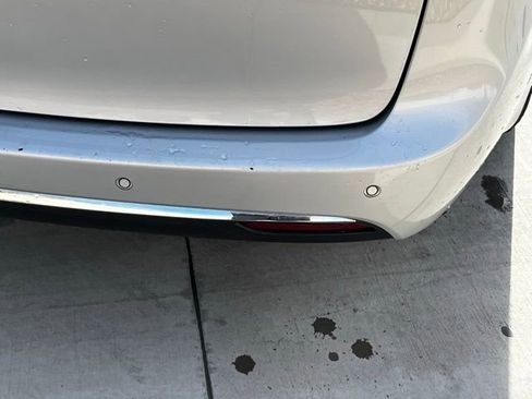 Used 2024 Chrysler Pacifica Touring-L image 10