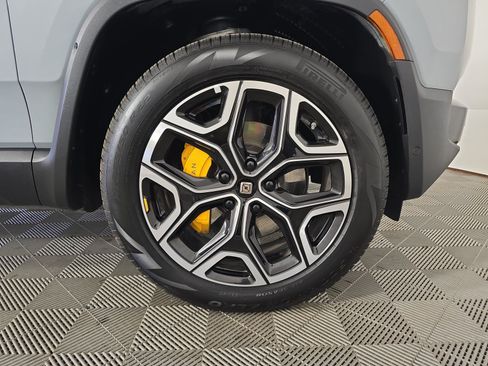 Used 2023 Rivian R1S Launch Edition AWD/4WD image 11