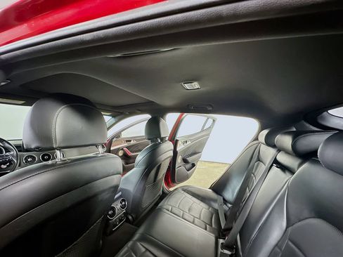 Used 2022 Kia Stinger GT2 RWD image 13