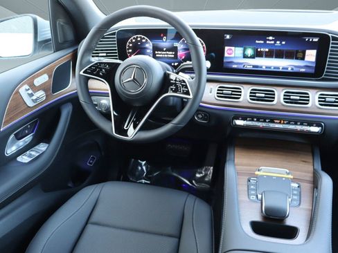 New 2025 Mercedes-Benz GLE 350 4MATIC image 2