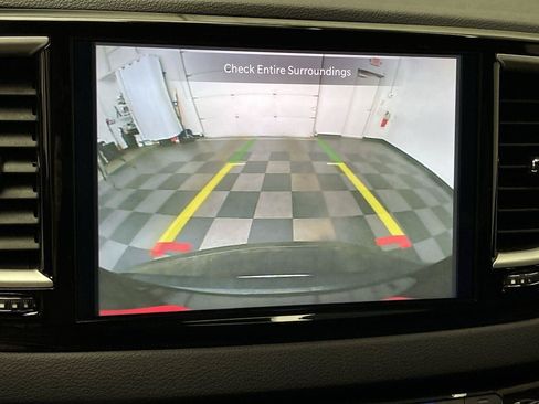 Used 2025 Chrysler Pacifica Select FWD image 5
