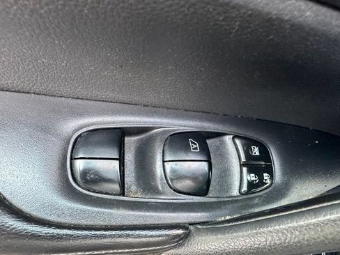 Used 2015 Nissan Rogue SV AWD/4WD image 9