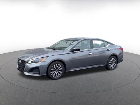 Used 2025 Nissan Altima 2.5 SV image 8