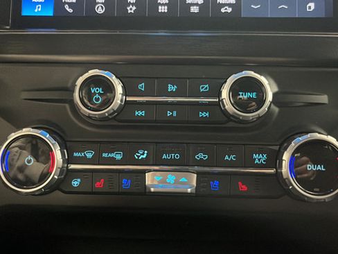 Used 2023 Ford F250 Lariat w/ Lariat Ultimate Package AWD/4WD image 17